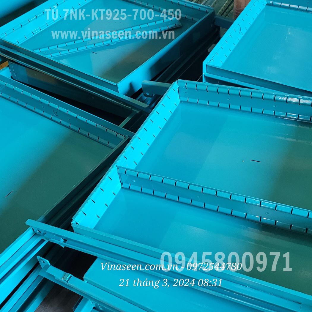 Tủ đựng dụng cụ đồ nghề 7 ngăn kéo, có bánh xe di chuyển.