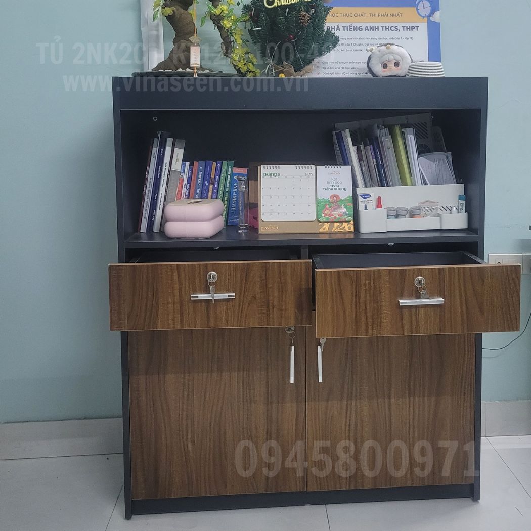 Tủ 2 ngăn kéo 2 cánh, màu xám, đặt cố định.