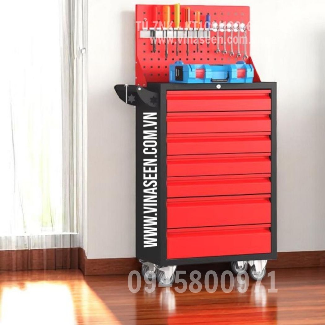 Tủ đựng dụng cụ đồ nghề 7 ngăn kéo, có vách treo dụng cụ và bánh xe di chuyển.