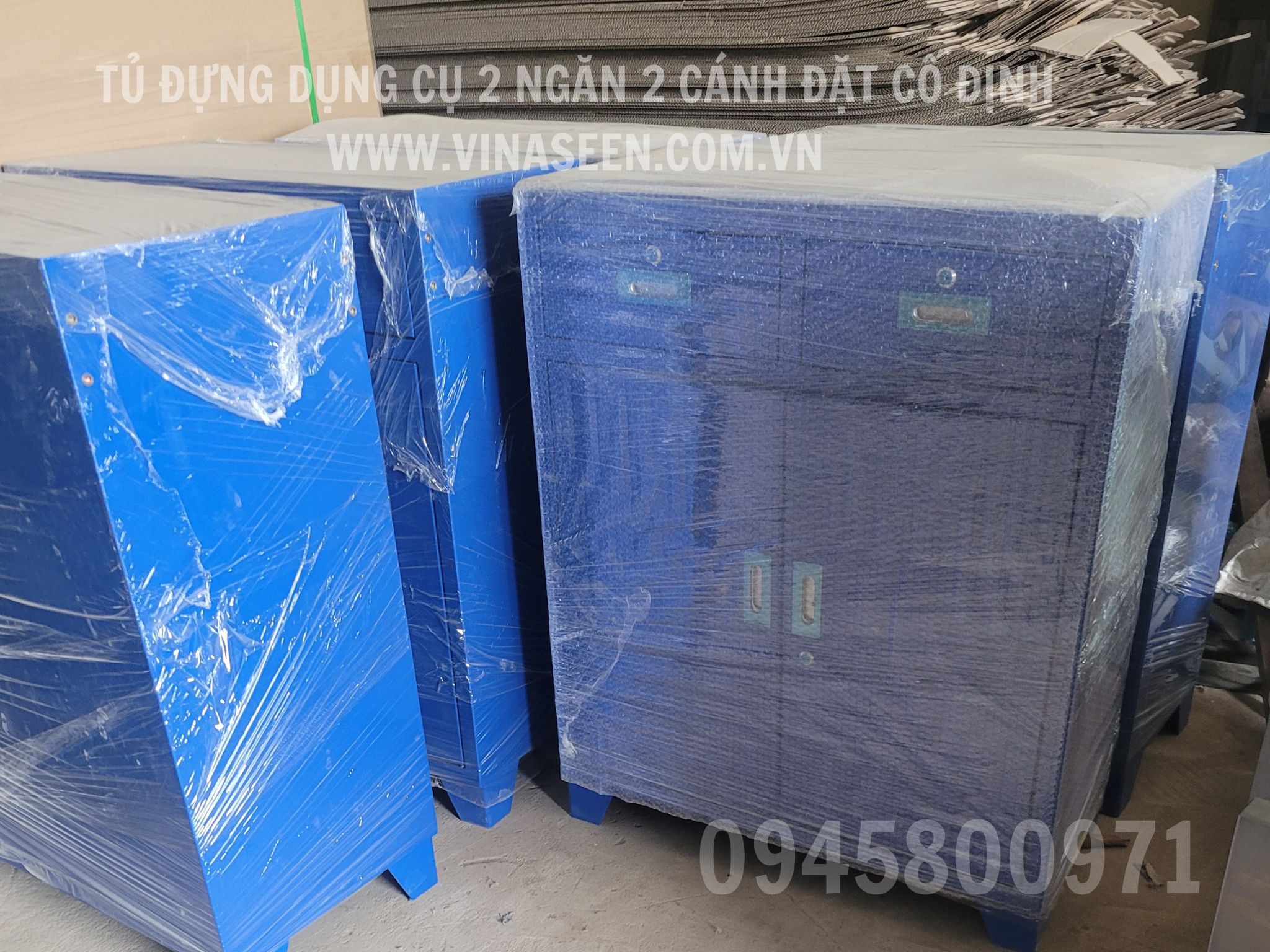 Tủ đựng dụng cụ đồ nghề 2 ngăn kéo 2 cánh, màu xanh, đặt cố định.