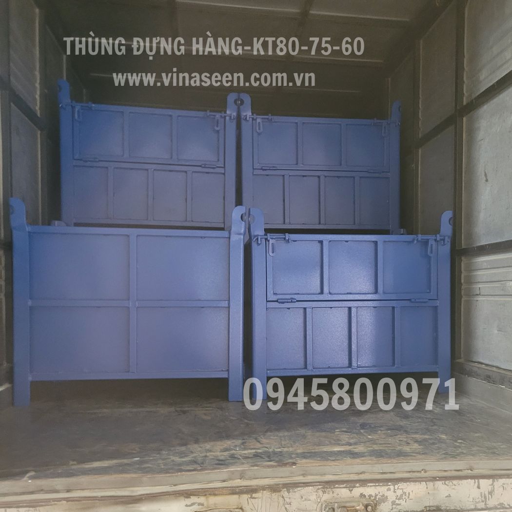 Thùng đựng hàng, vật tư, vật liệu trong nhà xưởng.