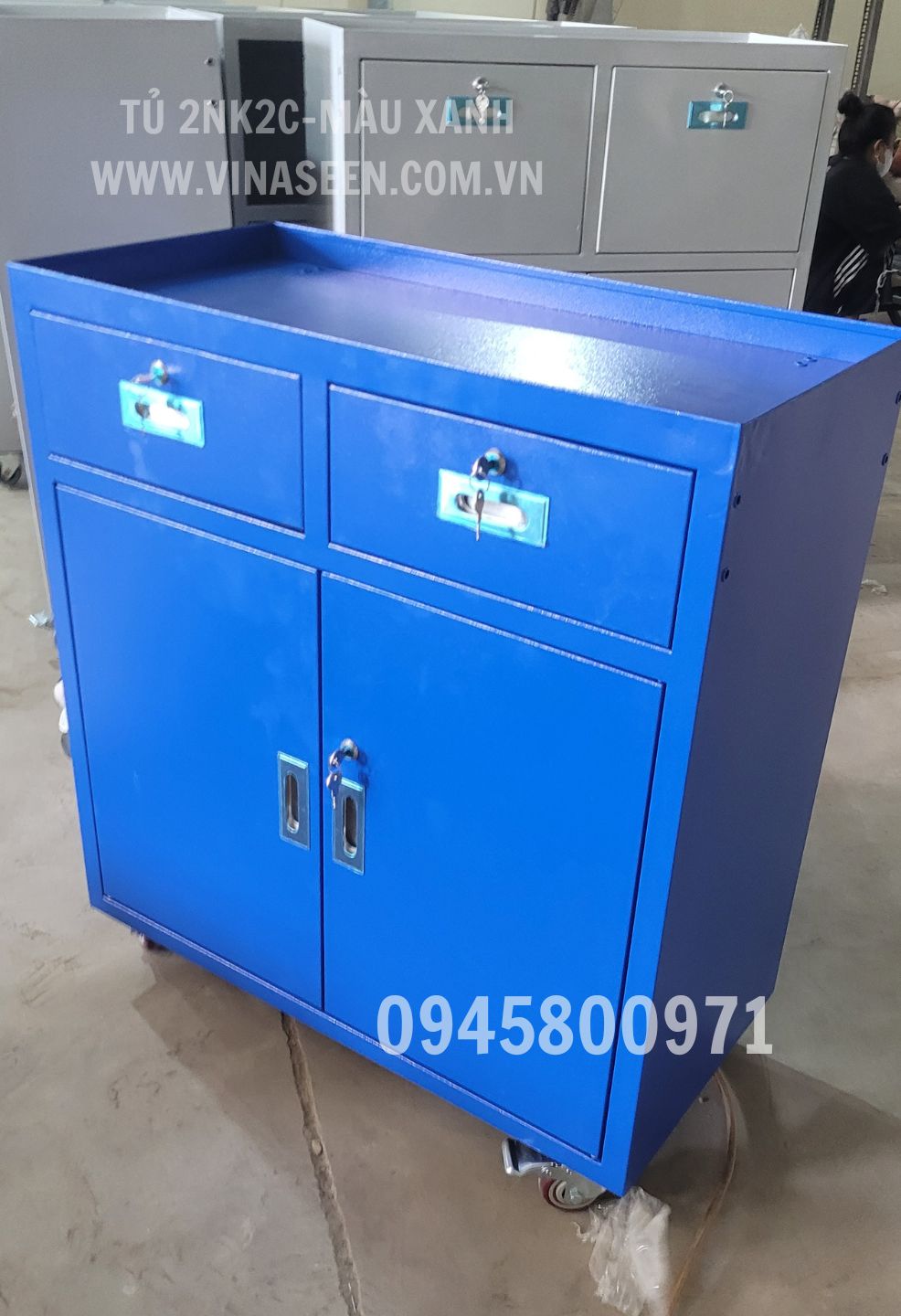 Tủ đựng dụng cụ đồ nghề 2 ngăn kéo 2 cánh, có vách treo dụng cụ.