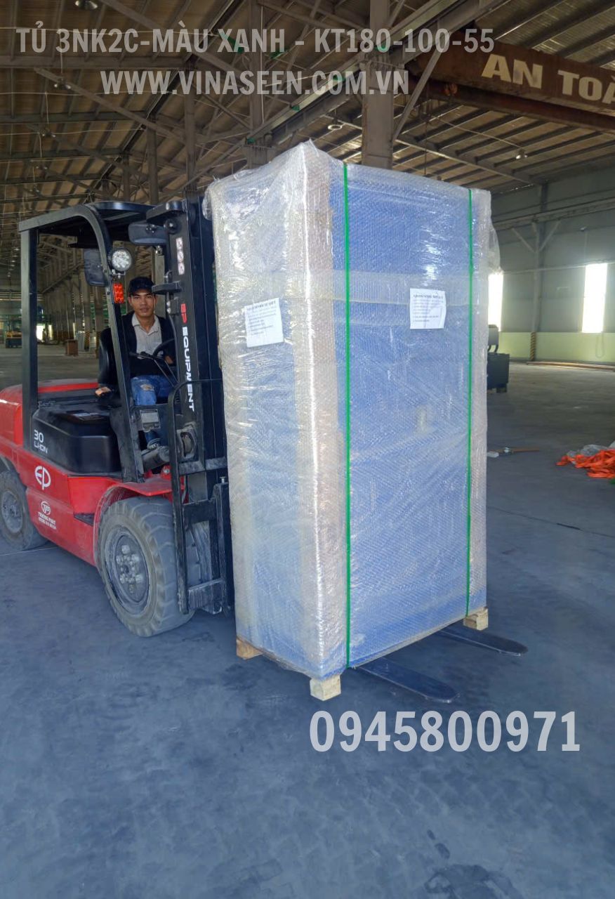 Tủ đựng dụng cụ đồ nghề 3 ngăn kéo 2 cánh, màu xanh, đặt cố định.
